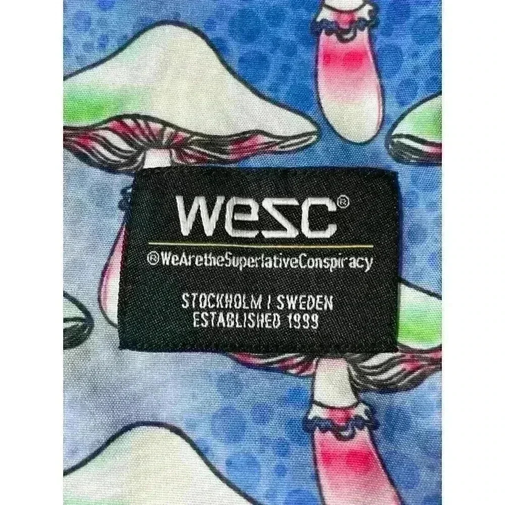 WESC Shroomspiracy Short Sleeve Button Shirt Men’s Medium - Picture 3 of 10